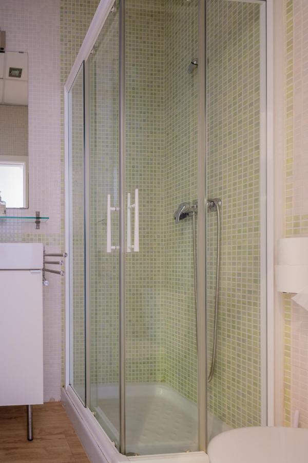 Pelicano Seville Apartments Bagian luar foto