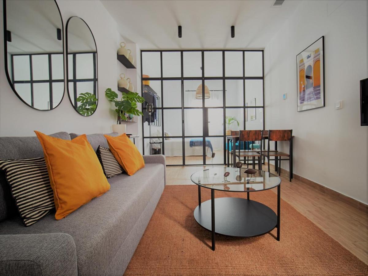 Pelicano Seville Apartments Bagian luar foto